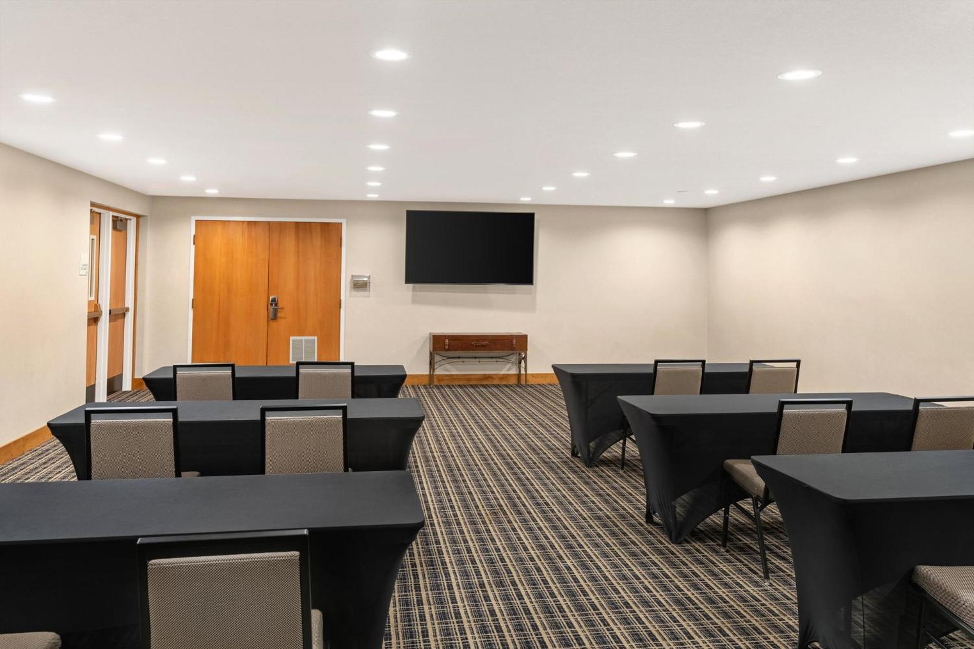 Holiday Inn Express & Suites Hayward By Ihg Exterior foto