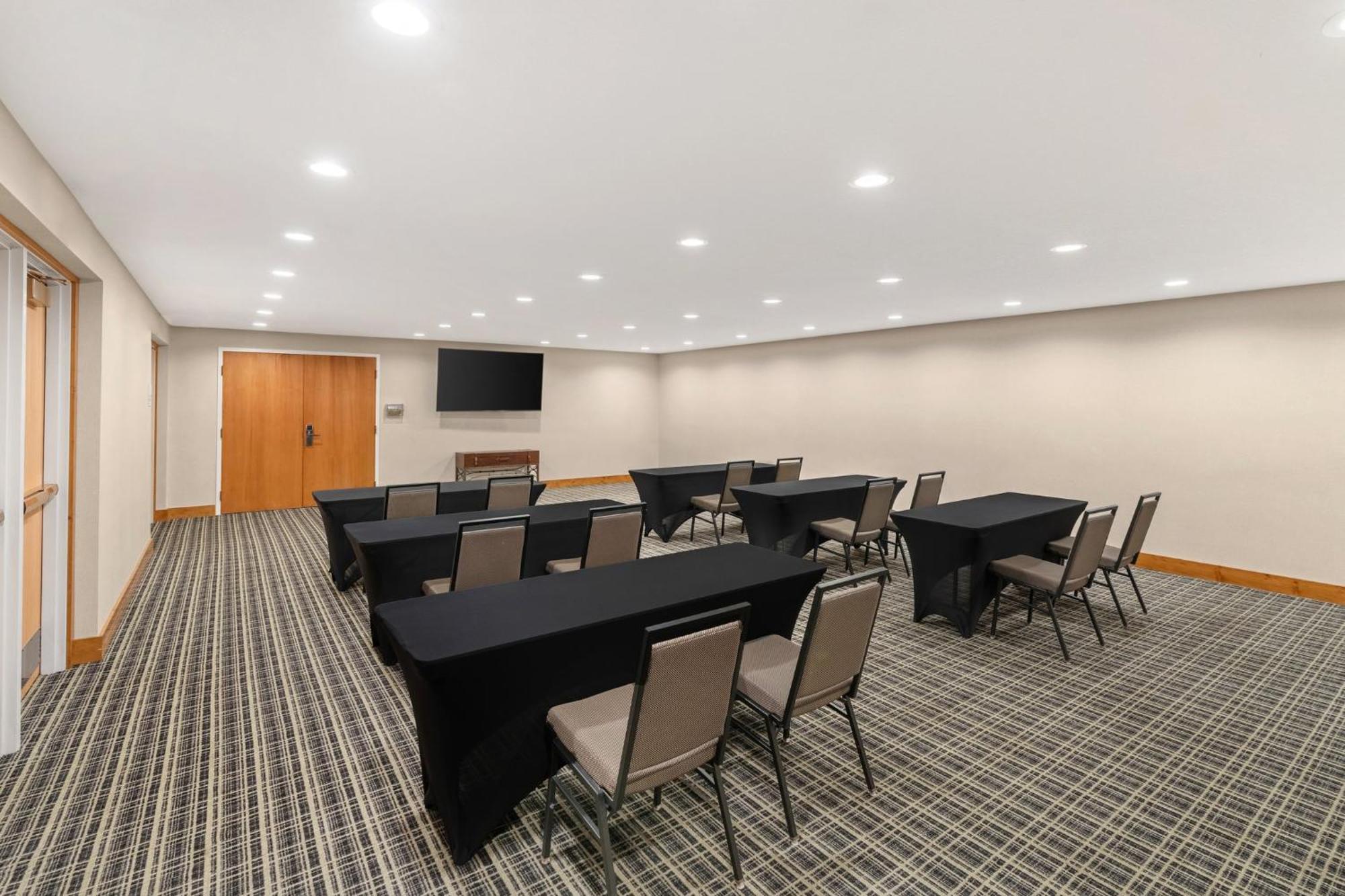 Holiday Inn Express & Suites Hayward By Ihg Exterior foto