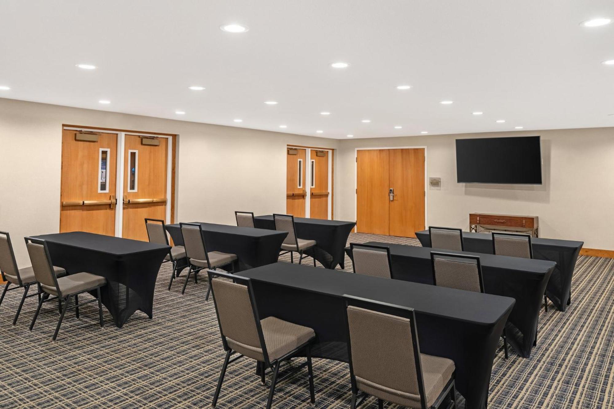 Holiday Inn Express & Suites Hayward By Ihg Exterior foto